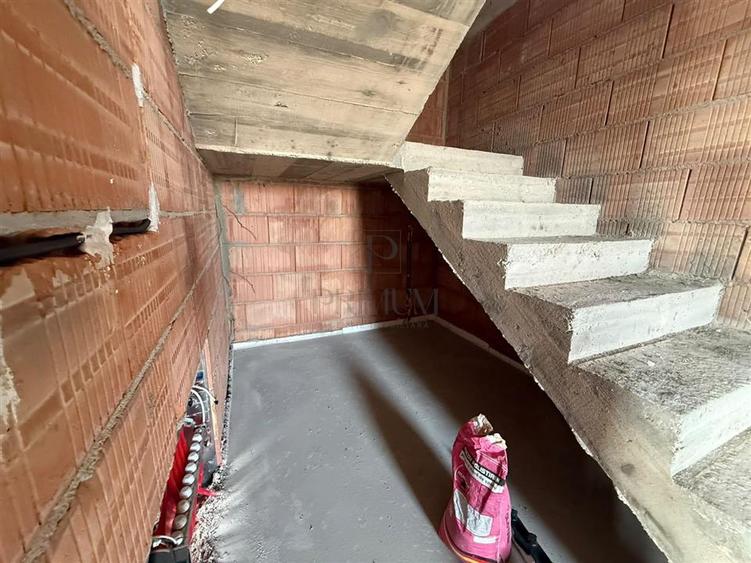 Casă individuală cu 4 camere cu Canalizare în Moșnița Nouă
