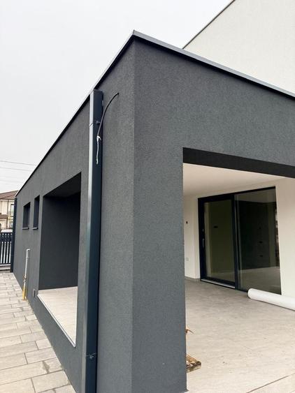 Casă individuală cu 5 camere decomandat cu Canalizare în Dumbrăvița