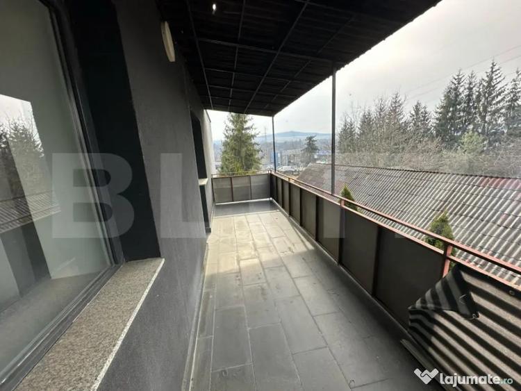 Apartament cu 3 camere semidecomandat, mobilat în Viișoara