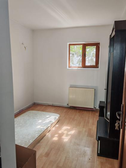 Casă cu 5 camere cu Canalizare în Giulești