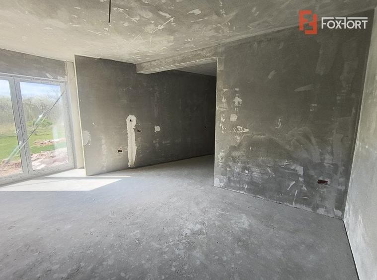 Apartament cu 3 camere decomandat în Plopi