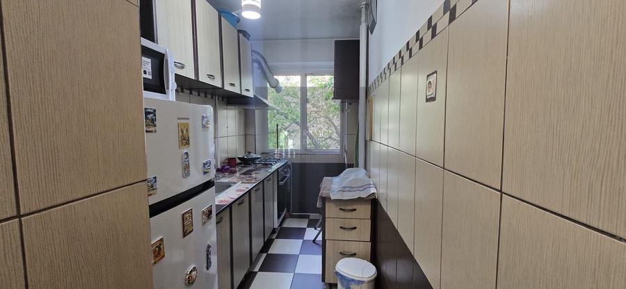 Apartament cu 2 camere semidecomandat, mobilat în Berceni