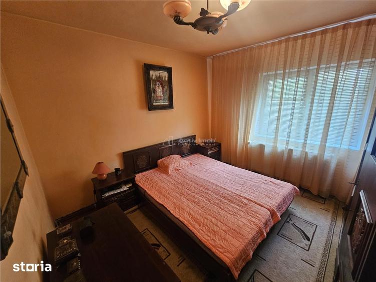 Apartament cu 4 camere decomandat în Central