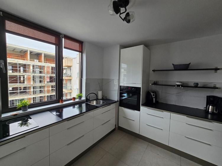 Apartament cu 4 camere decomandat în Herăstrău