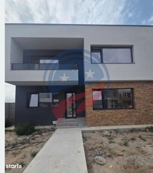Casă cu 5 camere cu Teren 330 Mp în Central
