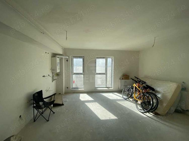 Apartament cu 3 camere semidecomandat în Florești