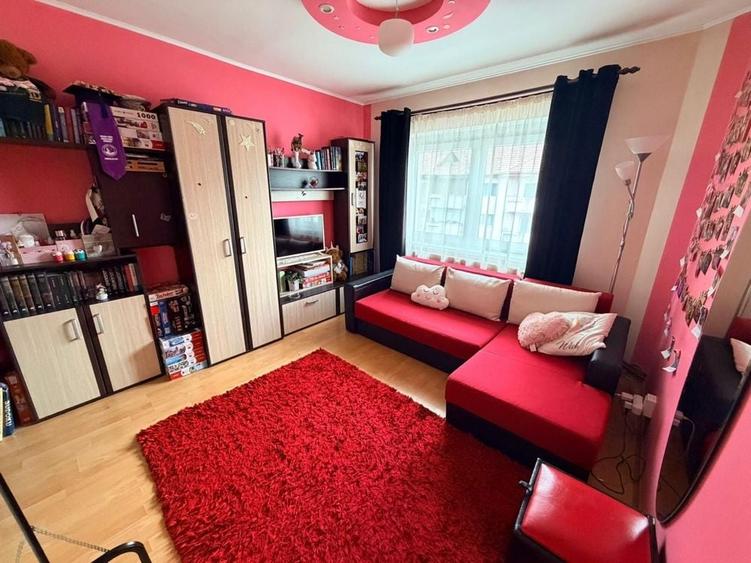 Apartament cu 3 camere decomandat în Coman