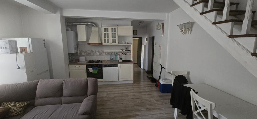 Apartament cu 3 camere decomandat în Apusului