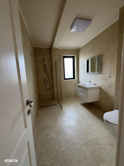 Casă cu 7 camere cu Teren 1146 Mp în Crevedia