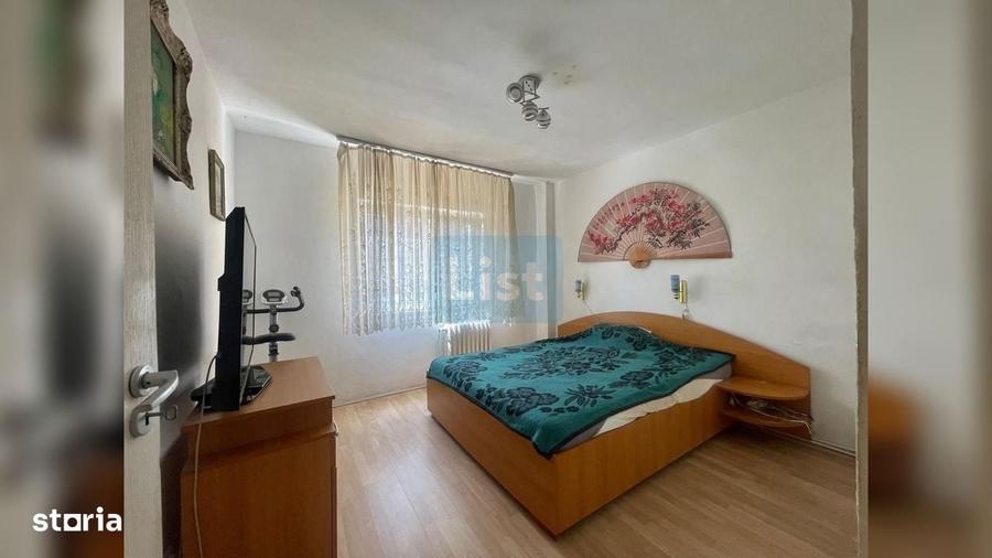 Apartament cu 3 camere semidecomandat în Micro IV