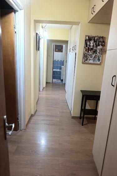 Apartament cu 5 camere decomandat, mobilat în Aurel Vlaicu
