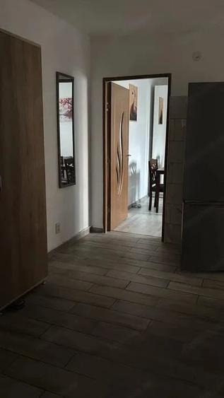 Apartament cu 3 camere decomandat în Astra