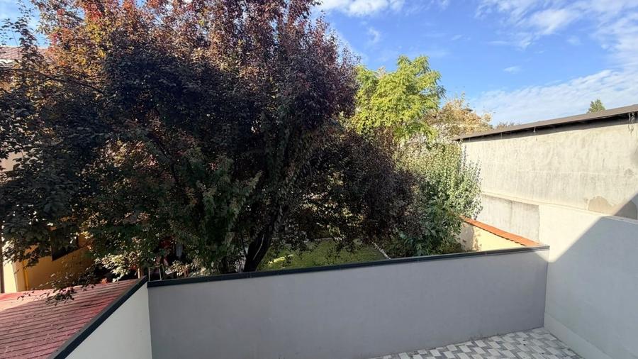 Casă individuală cu 6 camere cu Canalizare în Lacul Tei