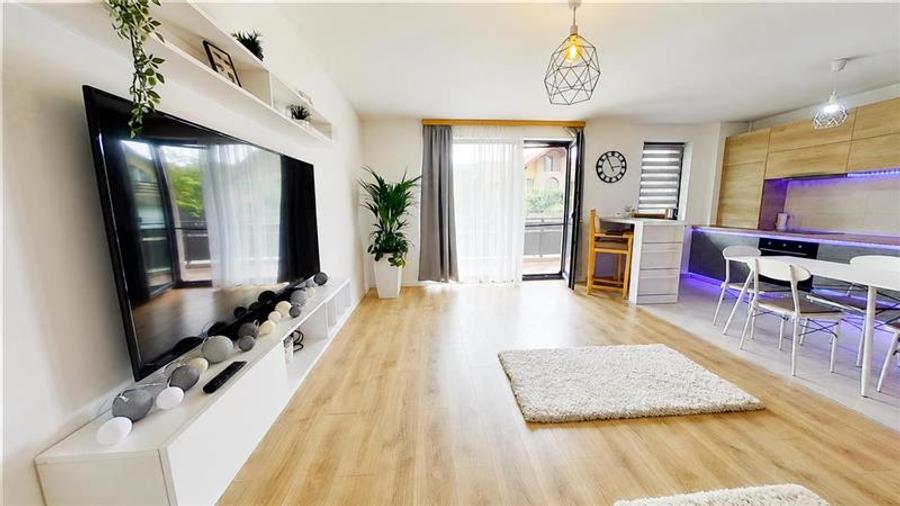 Apartament cu 2 camere decomandat în Tractorul