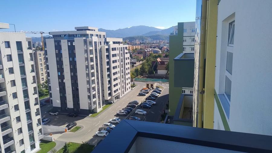 Apartament cu 2 camere decomandat în Tractorul