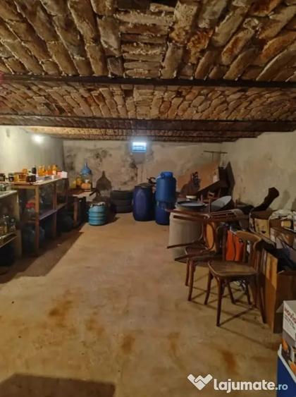Casă cu 5 camere în Petrești