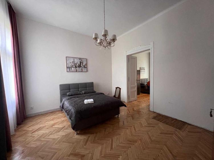 Casă cu 4 camere cu Teren 100 Mp în Central