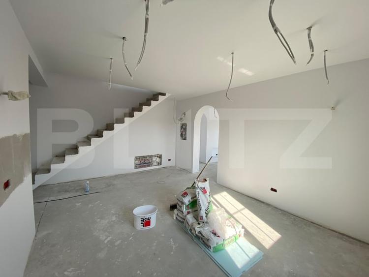 Duplex cu 5 camere cu Canalizare în Moșnița Veche