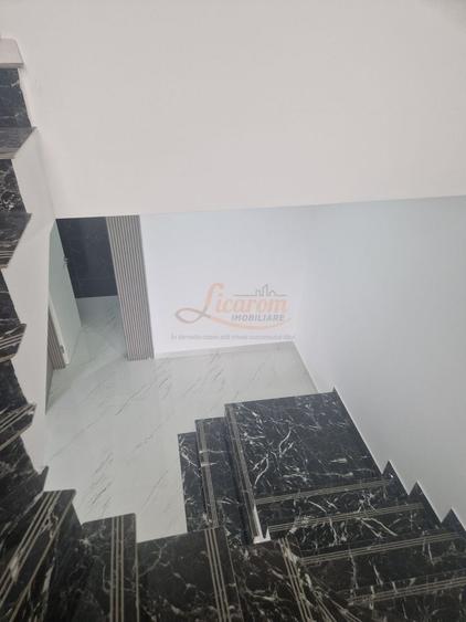 Casă individuală cu 4 camere cu Canalizare în Cristian