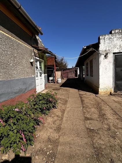 Casă cu 4 camere în Iratoșu