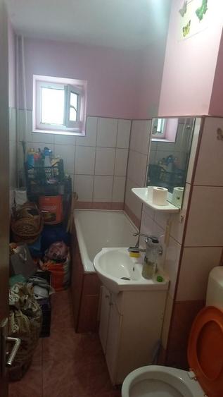 Garsonieră decomandată, mobilată în Titan