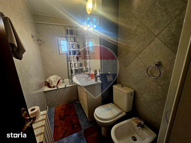 Apartament cu 4 camere decomandat în Central