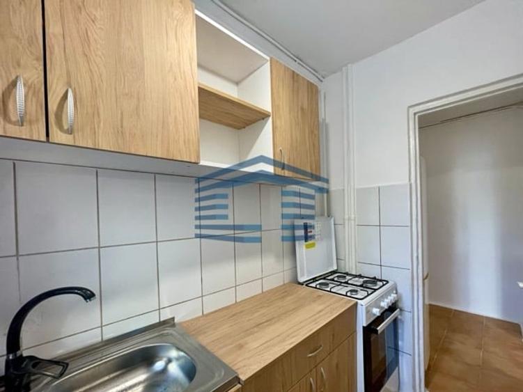 Apartament cu 2 camere semidecomandat, mobilat în Florilor