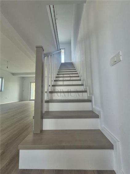 Duplex cu 4 camere cu Canalizare în Moșnița Nouă