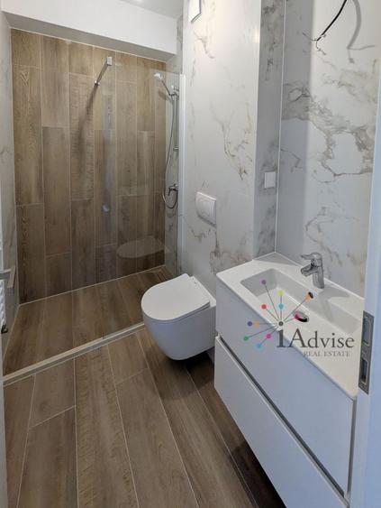 Apartament cu 3 camere decomandat în Tractorul