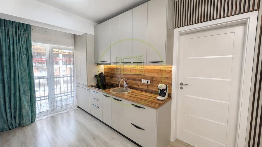 Apartament cu 3 camere semidecomandat, mobilat în Periferie