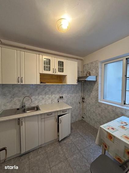 Apartament cu 3 camere decomandat în Giurgiului