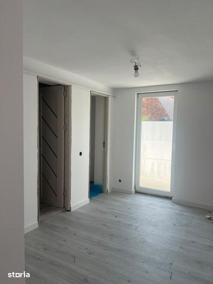 Casă cu 3 camere cu Teren 200 Mp în Calea București