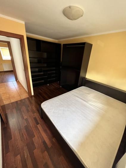 Apartament cu 4 camere decomandat, mobilat în Dumbrăvița
