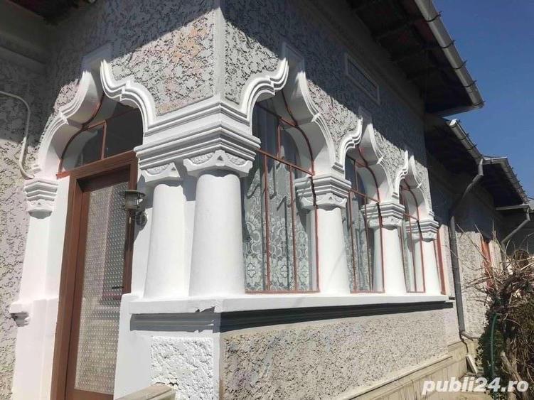 Casă cu 8 camere cu Teren 776 Mp în Urlați