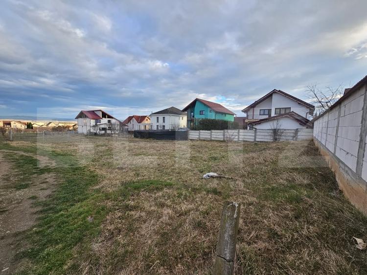 Teren Construcții intravilan de 588 mp, în Vest