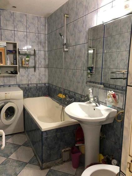Apartament cu 3 camere decomandat în Carrefour