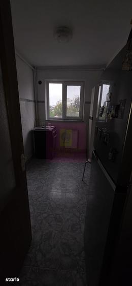 Apartament cu 3 camere semidecomandat în Ana Ipătescu