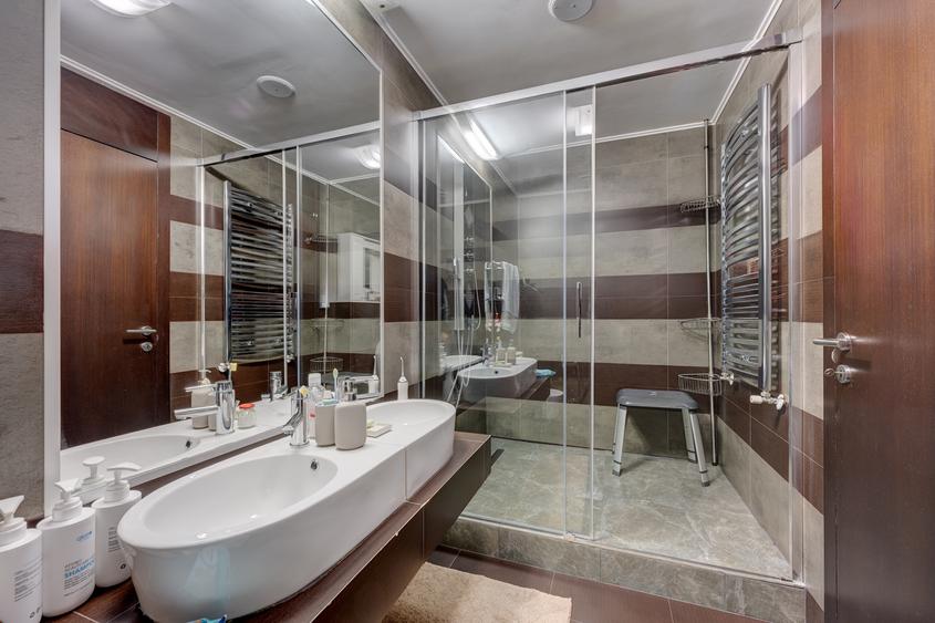 Apartament cu 4 camere decomandat în Băneasa