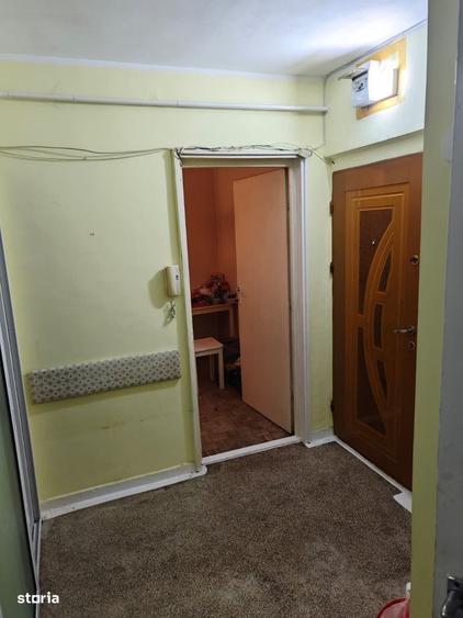Apartament cu 3 camere semidecomandat în Central