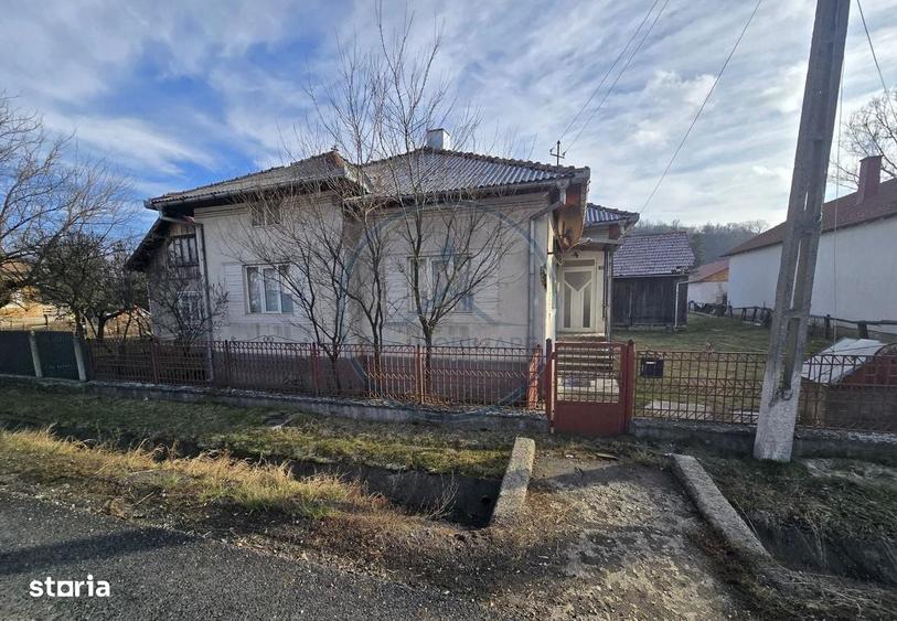 Casă cu 3 camere în Prundu Bârgăului