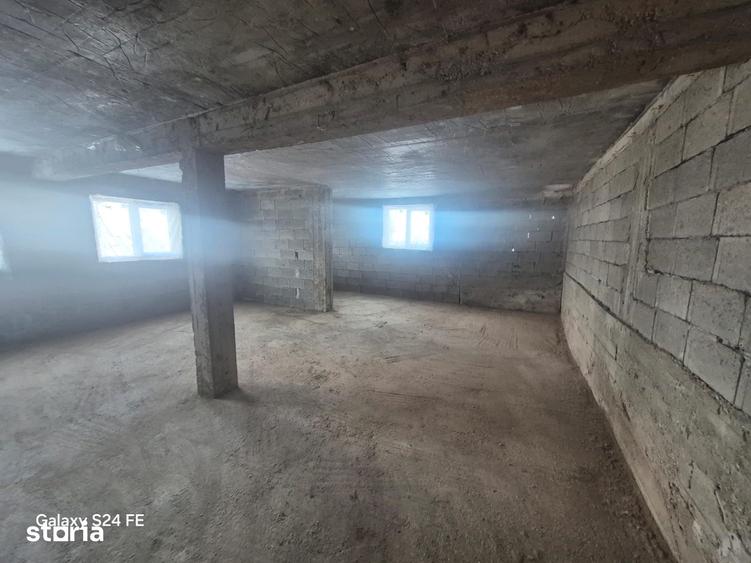 Casă cu 8 camere cu Teren 800 Mp în Central