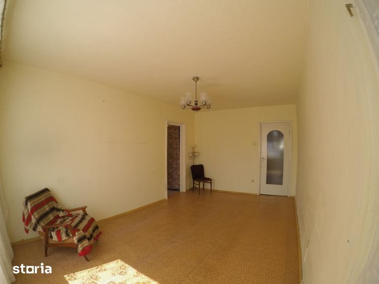 Apartament cu 3 camere semidecomandat în Griviței