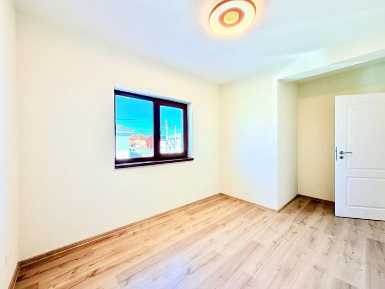 Duplex cu 5 camere cu Canalizare în Dumbrăvița
