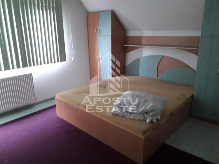 Casă individuală cu 8 camere cu Canalizare în Lugojului