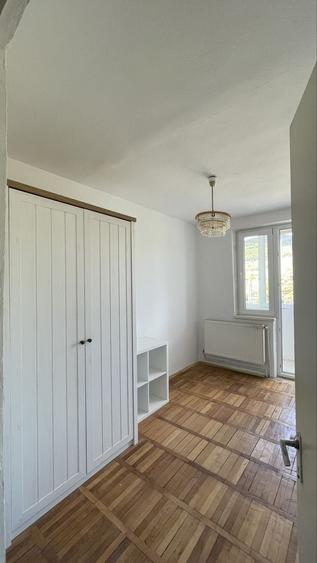 Apartament cu 3 camere decomandat în Baru