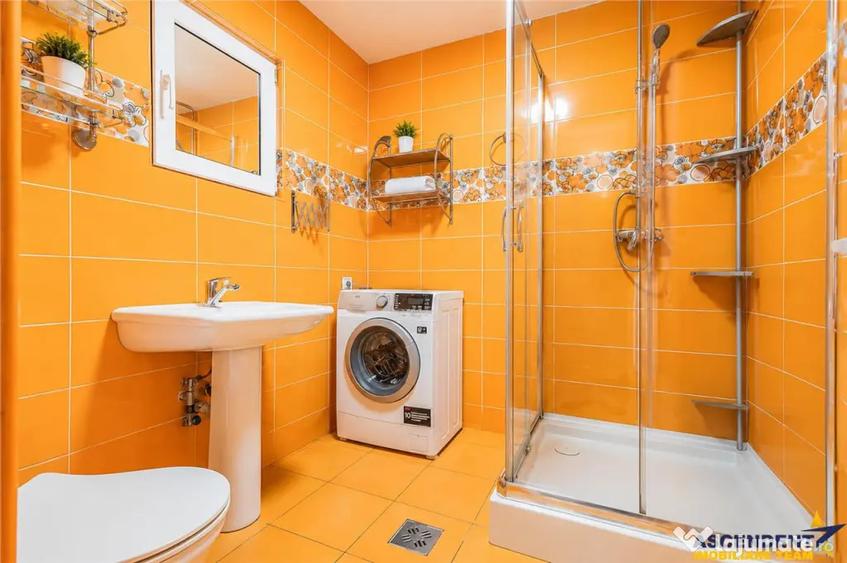 Casă cu 4 camere cu Teren 343 Mp în Florilor