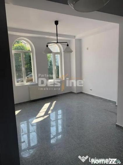 Casă cu 9 camere cu Teren 212 Mp în Dacia