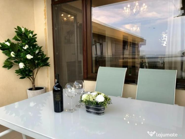 Apartament cu 3 camere decomandat în Mamaia
