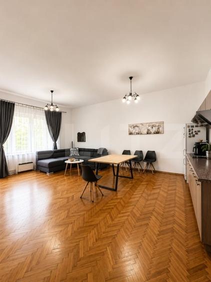 Apartament cu 4 camere semidecomandat, mobilat în Central