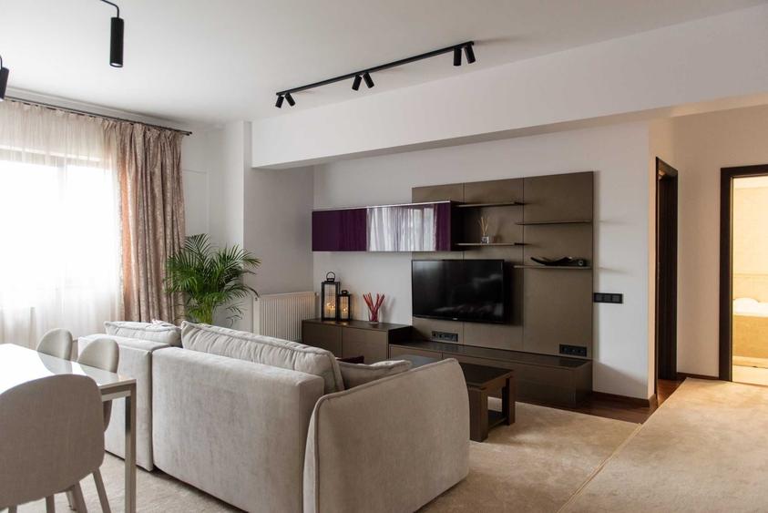 Apartament cu 3 camere decomandat în Central